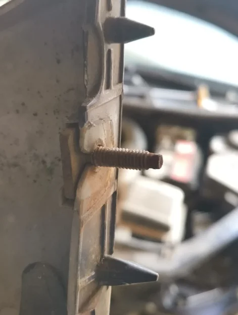 Tấm gắn ốc cản trước xe Peugeot 206 - Image 3