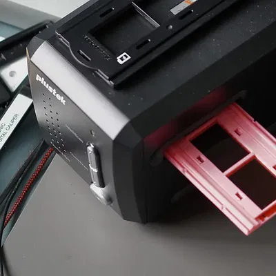 Giá đỡ âm bản cho máy quét slide PlusTek