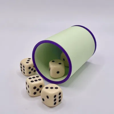 Cốc xúc xắc cho trò chơi Backgammon và 5 Roll