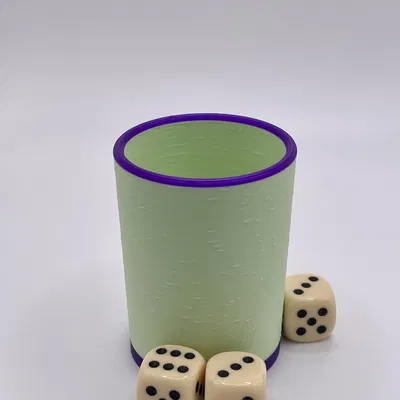 Cốc xúc xắc cho trò chơi Backgammon và 5 Roll