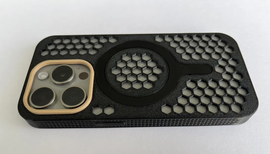 Ốp lưng iPhone 15 Pro (dẻo, có MagSafe) - Image 2