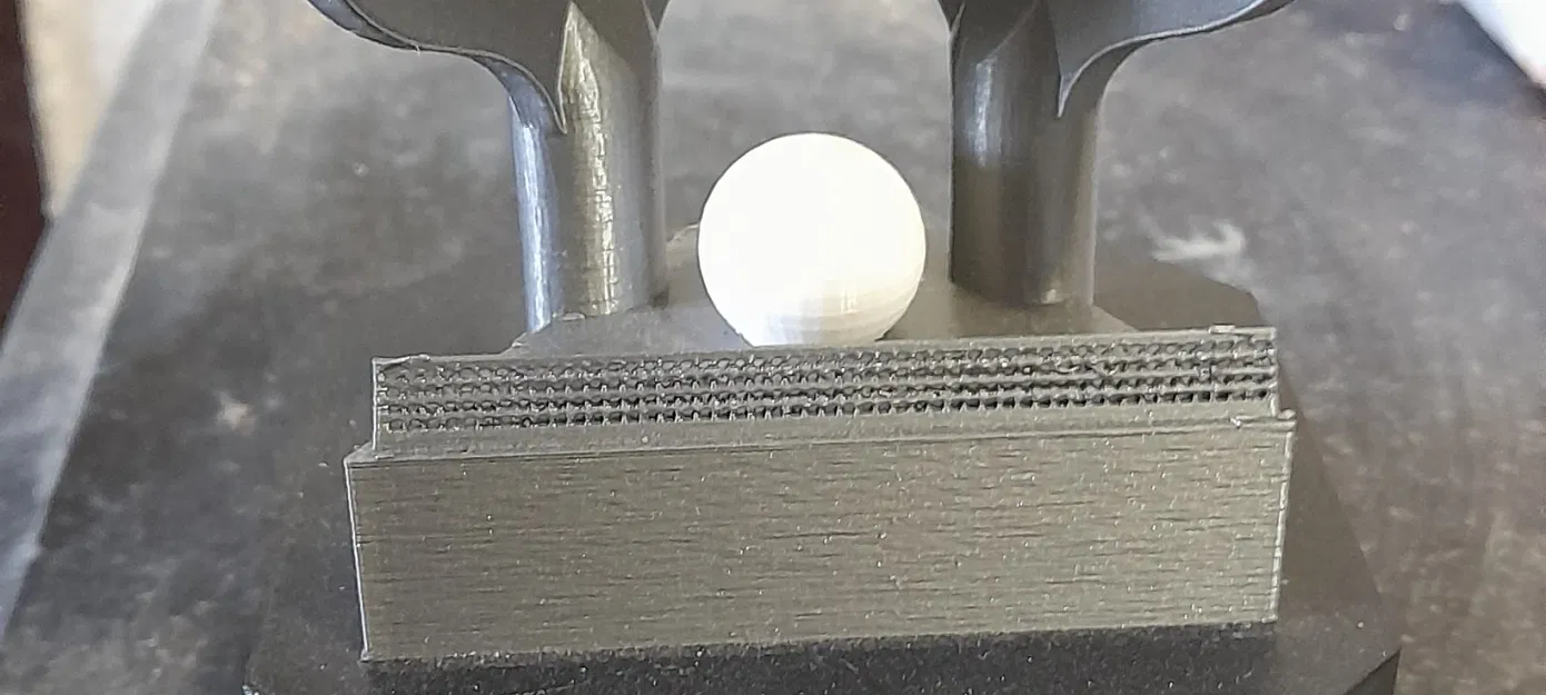 Cúp bóng bàn với đế trang trí đa sắc màu - Image 1