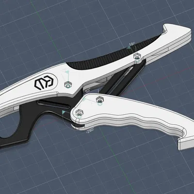 Dụng Cụ Kẹp Môi Cá