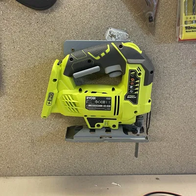 Giá treo tường cho máy cưa lọng Ryobi