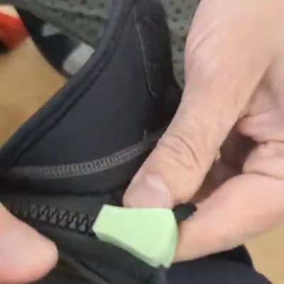 Sửa chữa khóa kéo cho bộ đồ Neopren