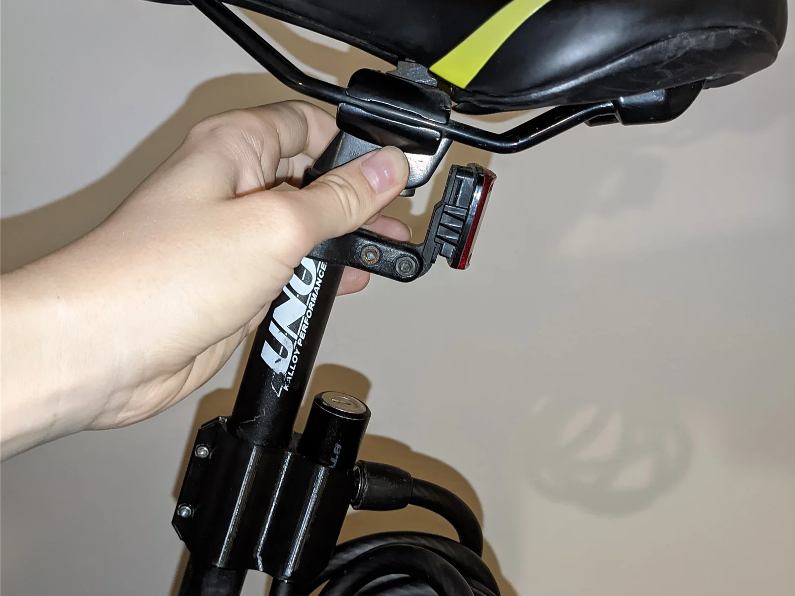 Giá đỡ khóa xe đạp BTWIN 120 cho ống yên 27 mm 1