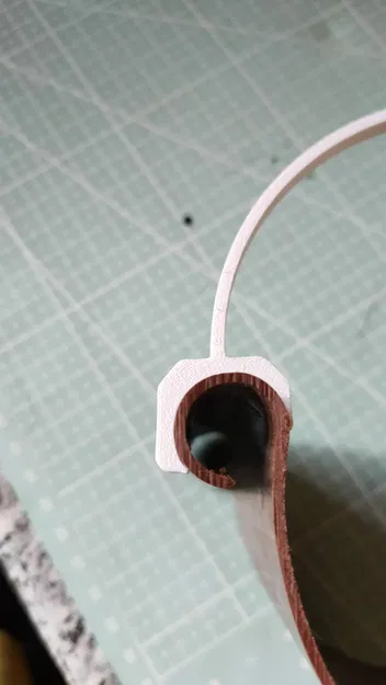 Giá đỡ cho máng ăn gà DN100 phù hợp với rãnh mái nhà - Image 2