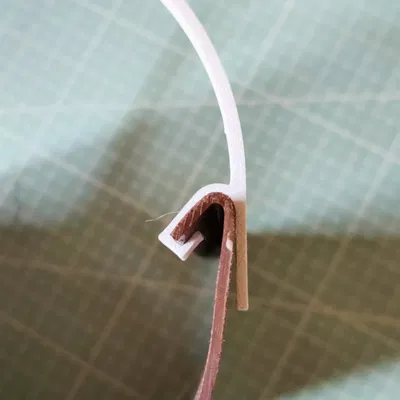 Giá đỡ cho máng ăn gà DN100 phù hợp với rãnh mái nhà