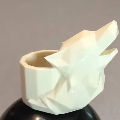 Đầu sói gào thét lowpoly cho khăn quàng cổ Cubscout