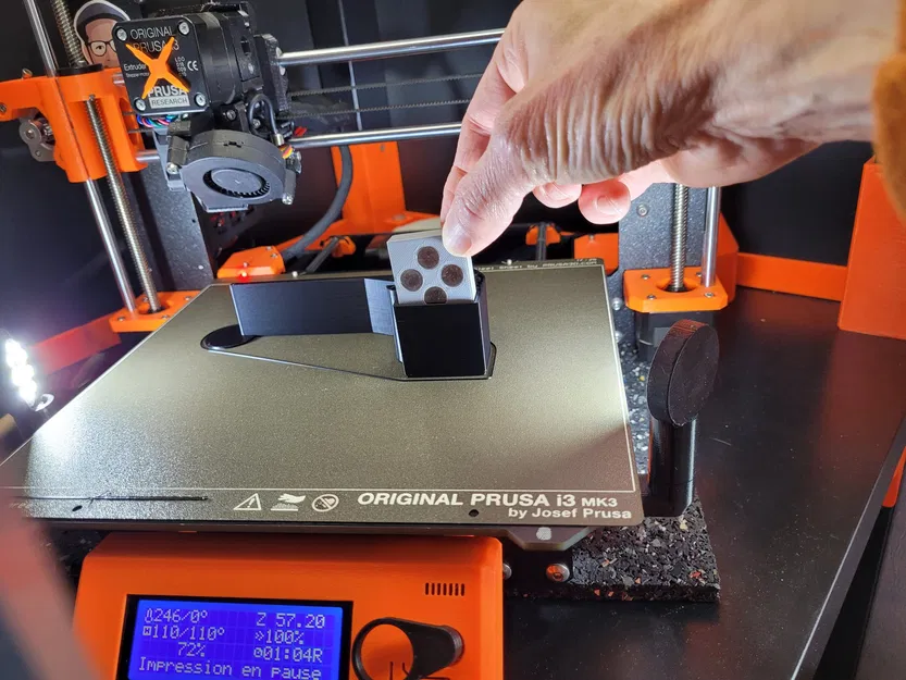 Giá đỡ điện thoại nam châm cho xe Peugeot 3008 2022 - Image 4