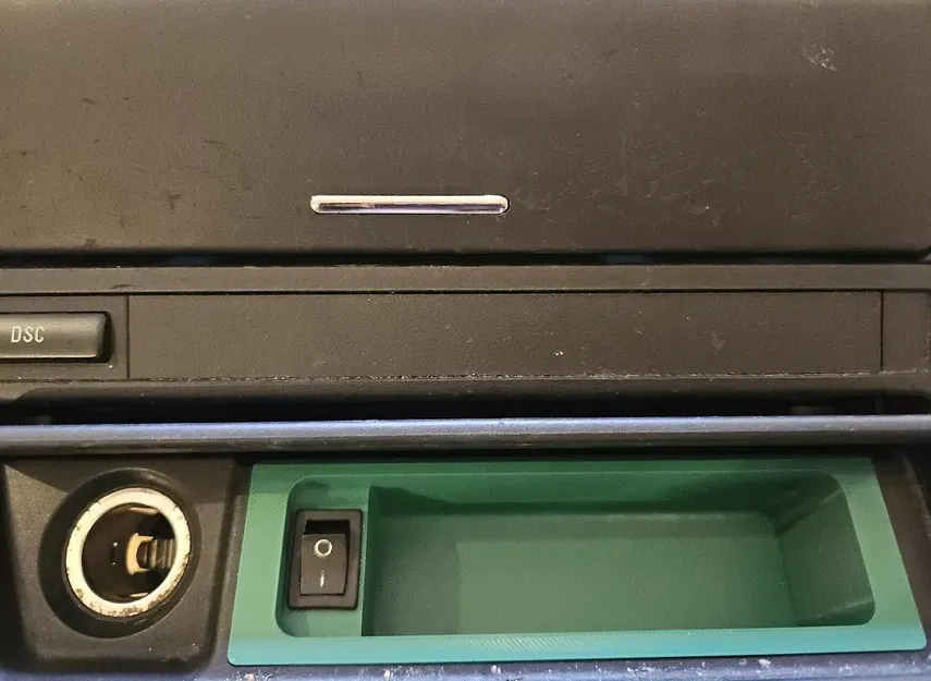 Đế gạt tàn BMW E46 có nút gạt cho bật lửa/ổ cắm 12V - Image 1