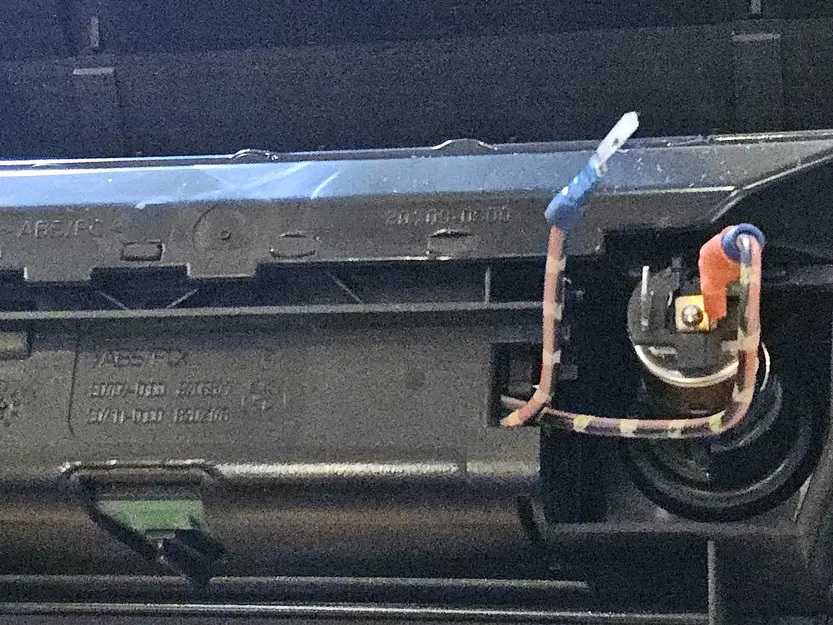 Đế gạt tàn BMW E46 có nút gạt cho bật lửa/ổ cắm 12V - Image 2