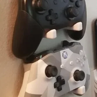 Giá Đỡ Tay Cầm Đa Năng (Switch/Xbox/PS - Không Cần Hỗ Trợ/1 Mảnh/1 Vít)