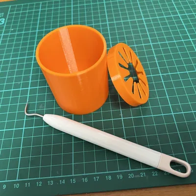 Chậu Vệ Sinh Dụng Cụ Tách Decal