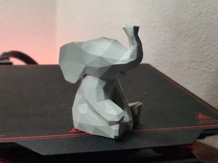 Voi con dễ thương phong cách low poly đang ngồi - Image 2