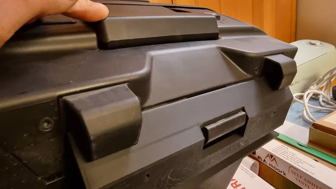 Giá Treo Tường Túi Bên Hông Xe Tracer 9 & GT - Image 2