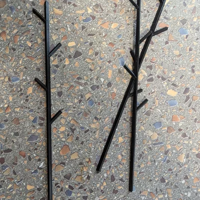 Cọc hỗ trợ cây nhỏ với thiết kế tam giác đơn giản