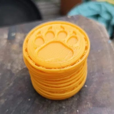 Huy hiệu Scout với dấu chân sói, sẵn sàng để may vào