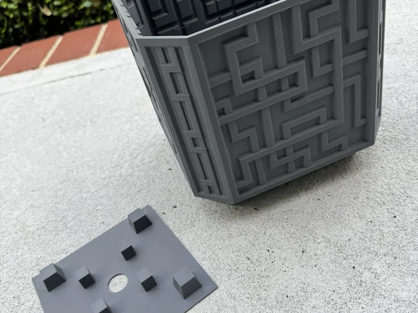 Chậu cây ngoài hành tinh với chân thoát nước - Image 1