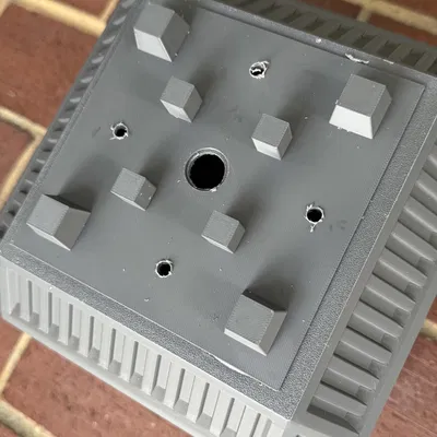 Chậu cây ngoài hành tinh với chân thoát nước