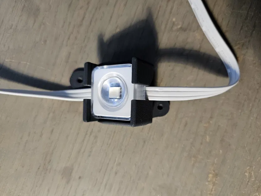 Giá đỡ LED ngoài trời Govee góc 30 độ vĩnh viễn - Image 1