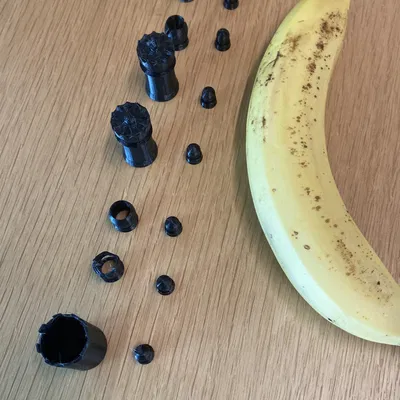 Bộ cờ vua du lịch siêu nhỏ gọn với các quân cờ xếp chồng