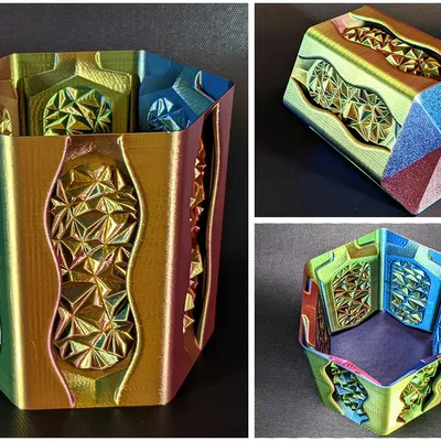 Bình hoa hình lục giác với họa tiết kẹo đá