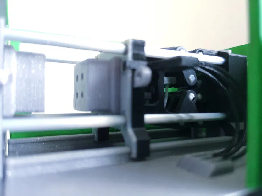 Mô hình máy ép nhựa ENGEL e-mac 170-50 tỷ lệ 1:20 - Image 9