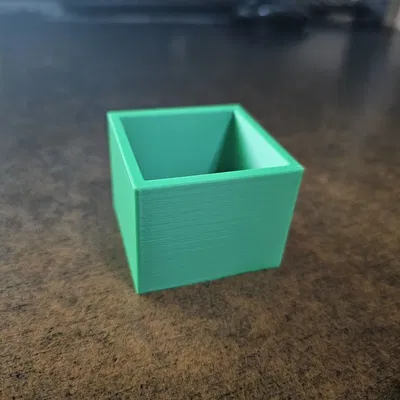 Hộp nhỏ để giữ các kẹp cuộn thừa