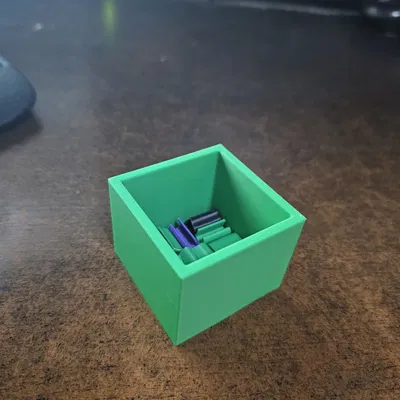 Hộp nhỏ để giữ các kẹp cuộn thừa