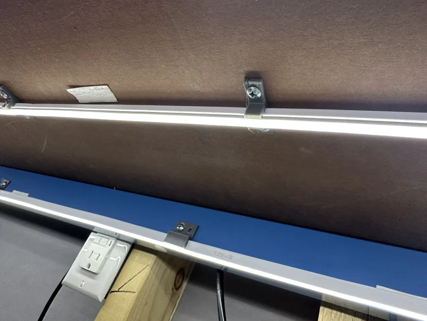 Giá đỡ cho đèn LED mỏng phù hợp với bàn làm việc ESD - Image 2