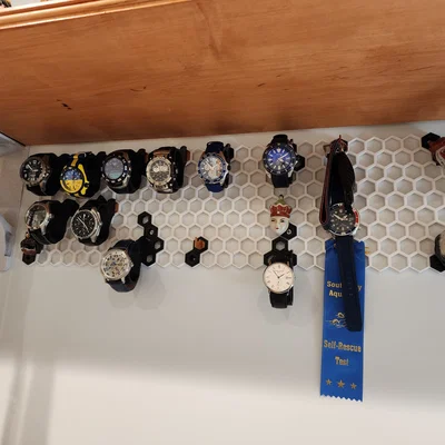 Giá đỡ đồng hồ treo tường đơn giản