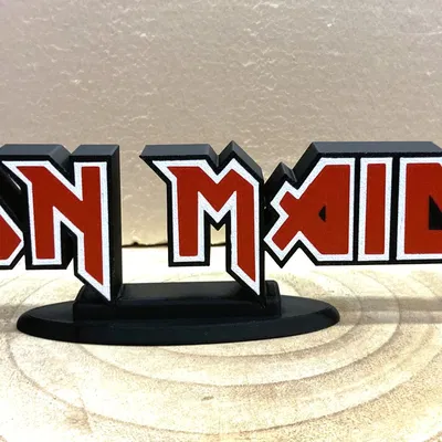 Biểu tượng logo Iron Maiden đa sắc màu cho tín đồ nhạc rock