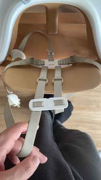 Giá đỡ dây an toàn cho ghế trẻ em Stokke - Image 1