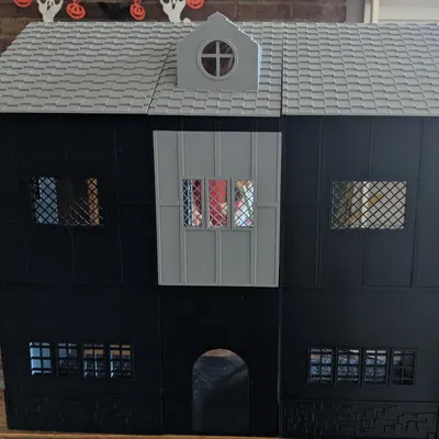 Nhà búp bê phong cách Tudor in 3D cho trẻ em