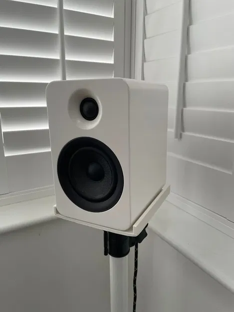 Giá đỡ loa Kanto YU4 với đế chắc chắn - Image 1