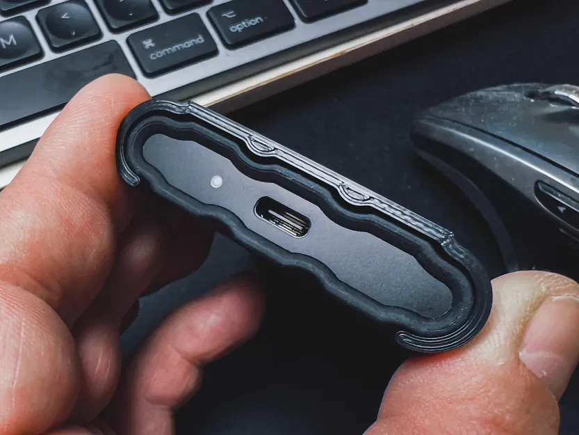 Giá đỡ ổ SSD Samsung T7 Shield cho studio mini - Image 1