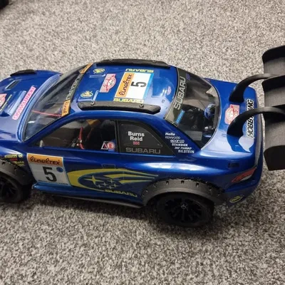 Quái thú rally với khung xe drift mạnh mẽ