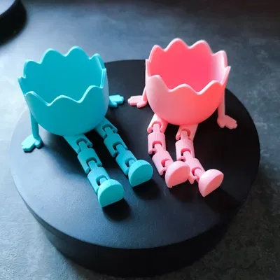 Cốc trứng với chân lắc lư cho dịp Phục Sinh