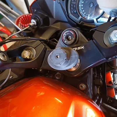 Bộ chuyển đổi gắn bóng Q-lock cho xe máy