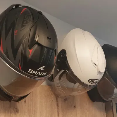 Giá Treo Nón Bảo Hiểm Lên Tường