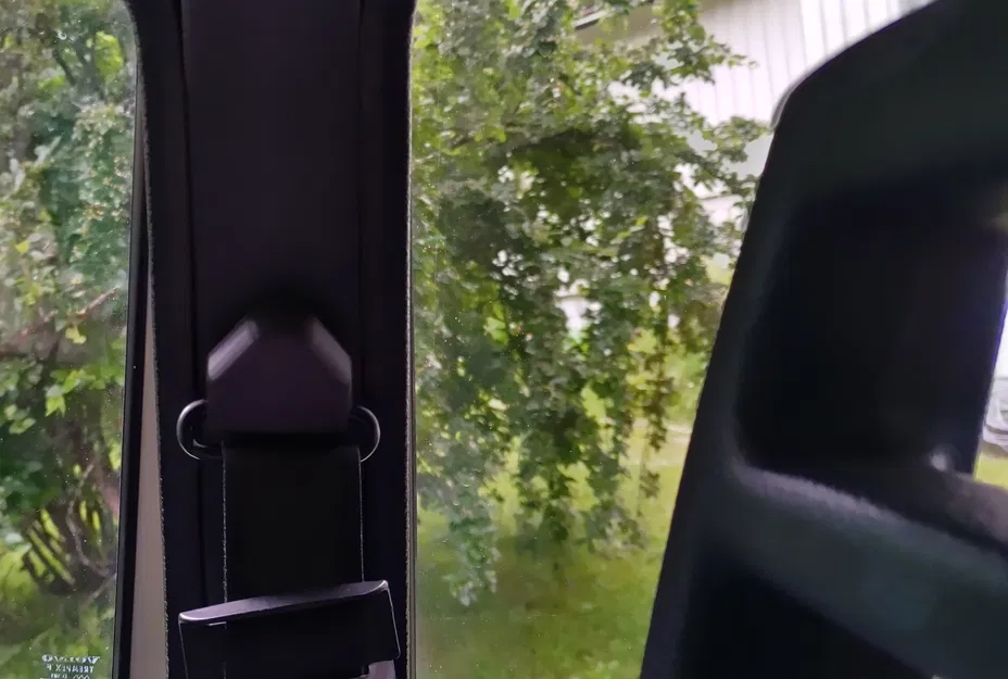 Nắp Che Ốc Vít Dây An Toàn Cho Volvo 240 - Image 1