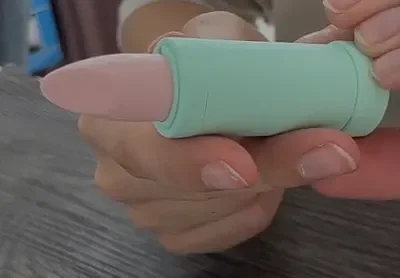 Son môi đồ chơi có thể thu vào cho trẻ em 5