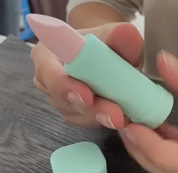 Son môi đồ chơi có thể thu vào cho trẻ em 6