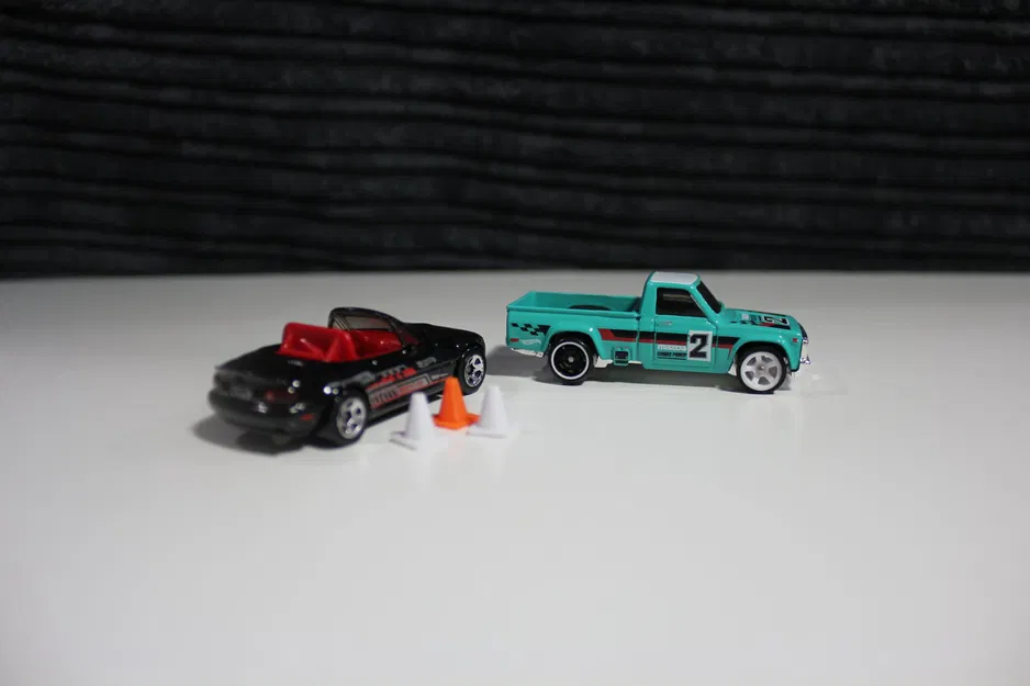 Nón giao thông tỉ lệ 1/64 - Image 1