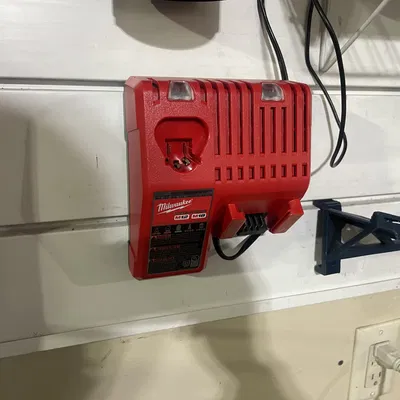 Giá Treo Sạc Combo Milwaukee M18/M12 Cho SlatWall