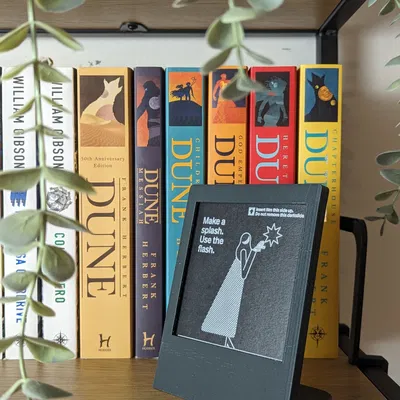 Giá đỡ ảnh Polaroid nhỏ gọn cho phim định dạng 600