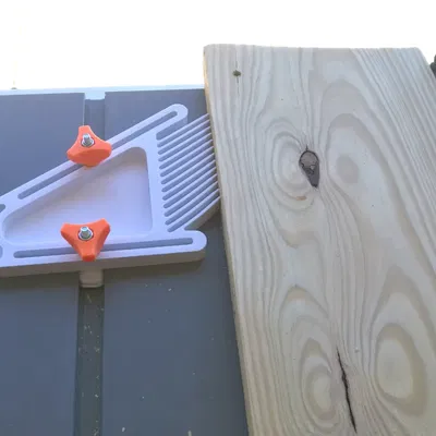 DeWalt DWE7491RS: Chỉnh Sửa Featherboard, Núm Vặn & Thanh Trượt