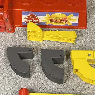 Bộ dụng cụ làm bánh hamburger Play-Doh được sửa chữa sau 30 năm