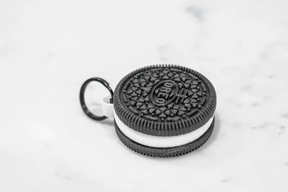 Móc Khóa Airtag Hình Oreo - Image 1